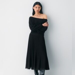 Aritzia Twirl Pleated Skirt